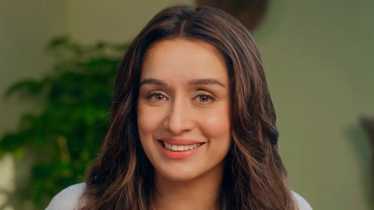 Shraddha Kapoor replying to troll about messy room in viral dance video