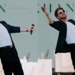 Shah Rukh Khan recreates iconic DDLJ pose at Mangaluru event