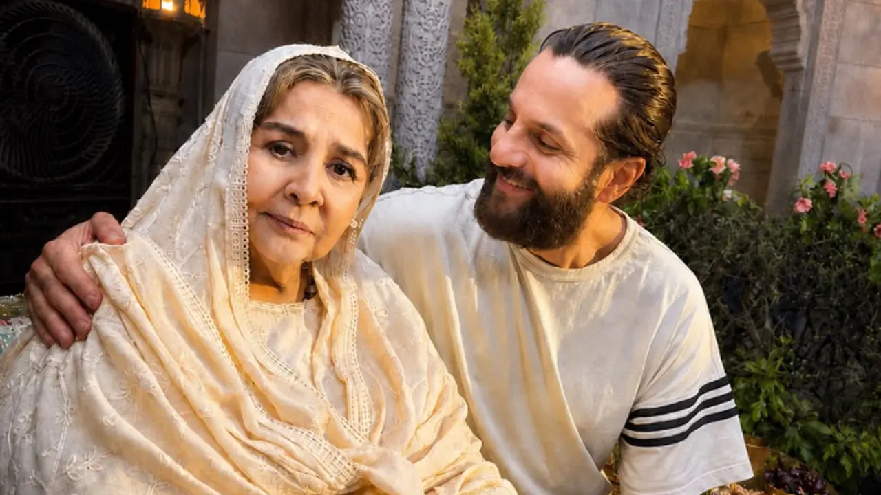 Fardeen Khan reunites with Farida Jalal and recalls his late father Feroz Khan's admiration for the veteran actor.