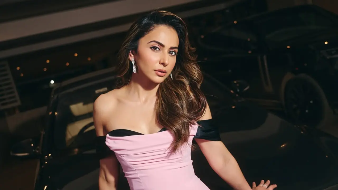 Rakul Preet Singh compares Bollywood and Tollywood, praising the Telugu film industry's unity and calling for a more supportive culture in Bollywood