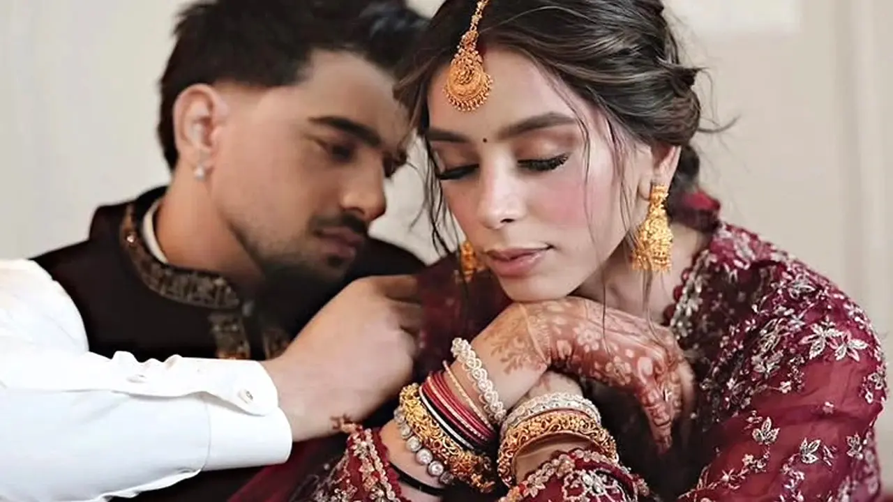 Jass Manak throws currency notes at fiancée Komal Tanwar during engagement celebrations in a viral video