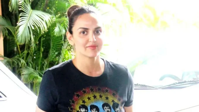Esha Deol joins the cast of Malamaal Weekly 2 and returns to the comedy genre alongside Paresh Rawal, Riteish Deshmukh and Rajpal Yadav.